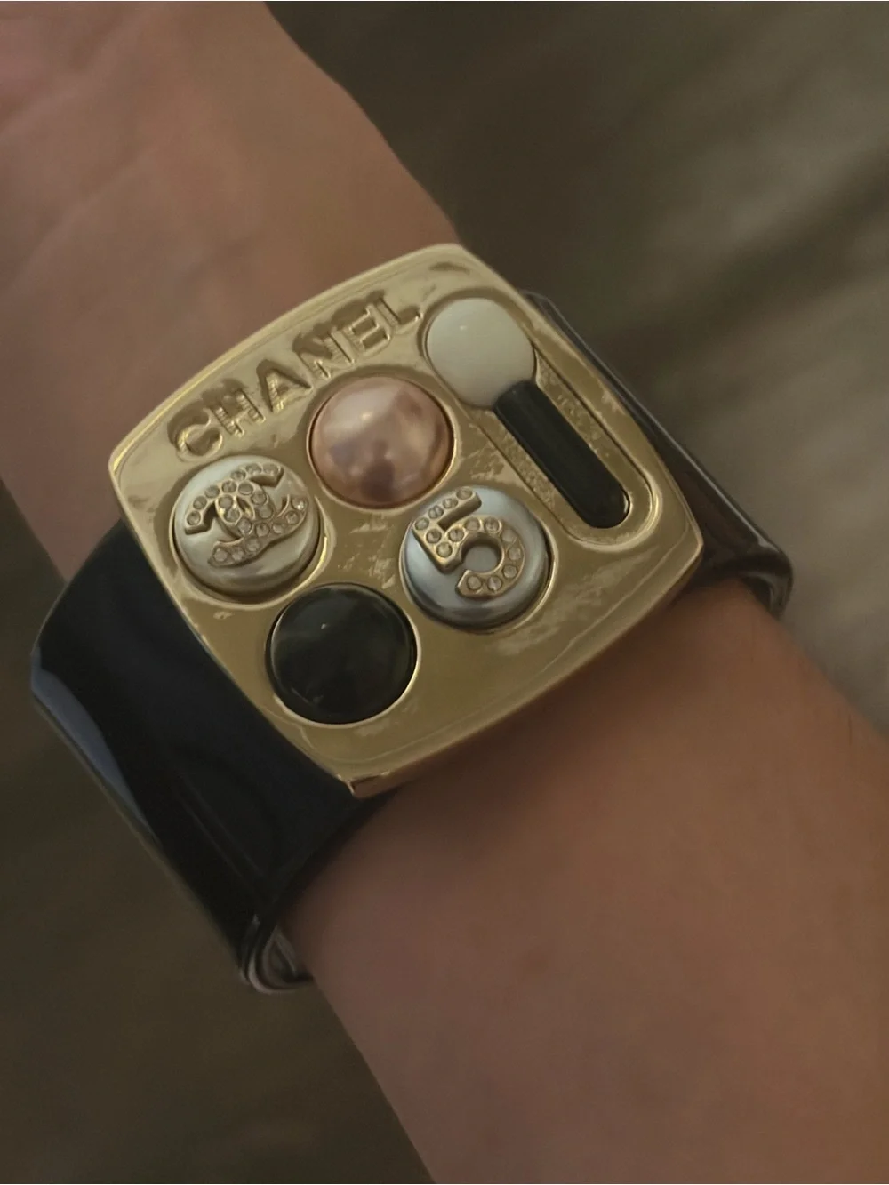 CHANEL gorgeous one